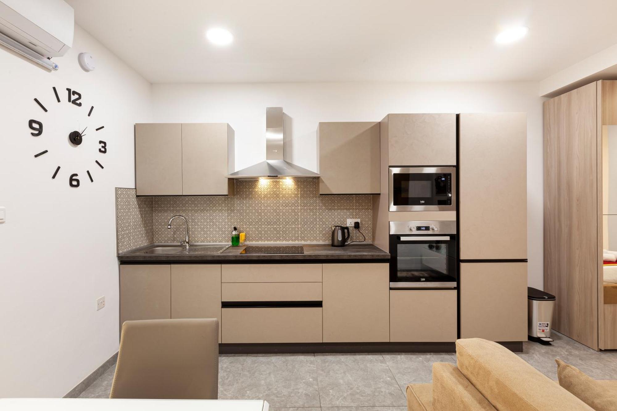 Modern & Lovely Studio - Prime Location Saint Julian's 외부 사진